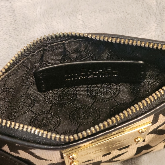 Michael Kors Coin Purse - Picture 5 of 8